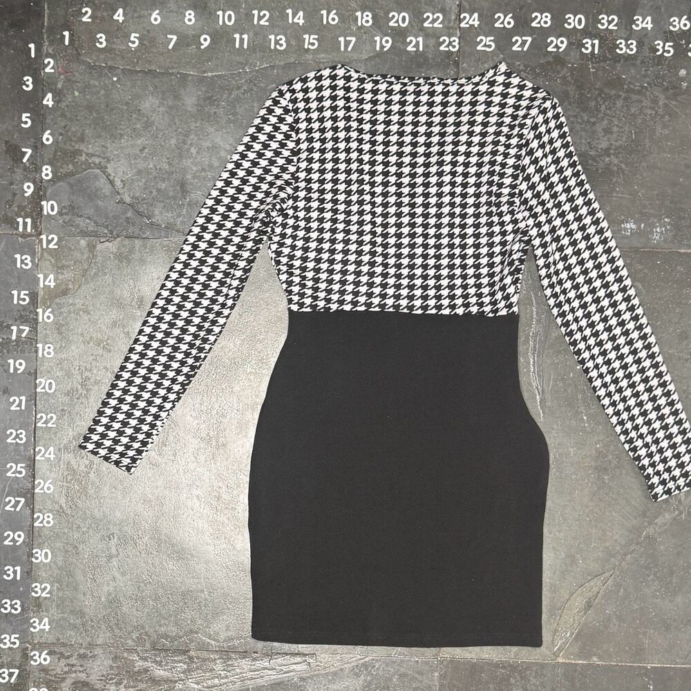 SHEIN Houndstooth Print Surplice Neck Bodycon Dress with Button Detail - Picture 2 of 3